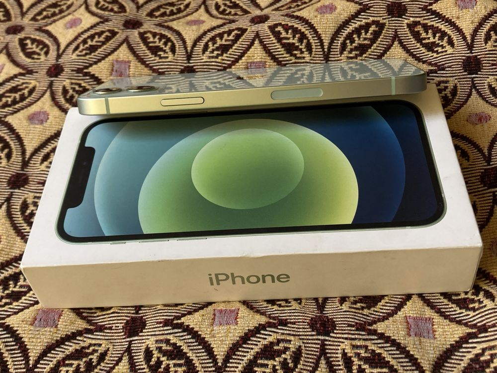 Iphone 12.