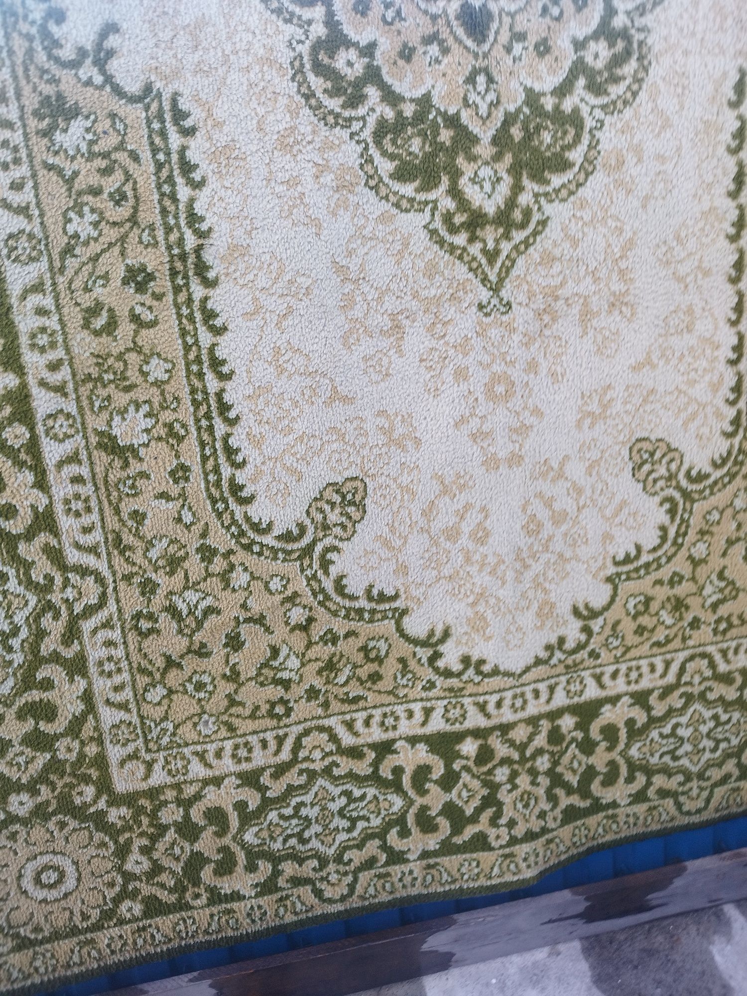 Продам палас 2 /3 размер б/у  состояние  хорошее