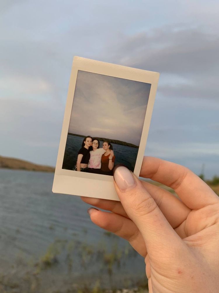 Instax mini 11 в розовом цвете