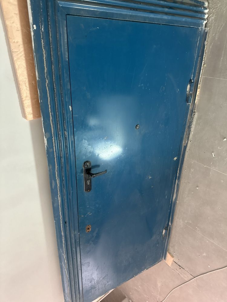 Продам железную дверь