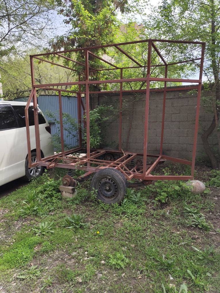 прицеп коневозка