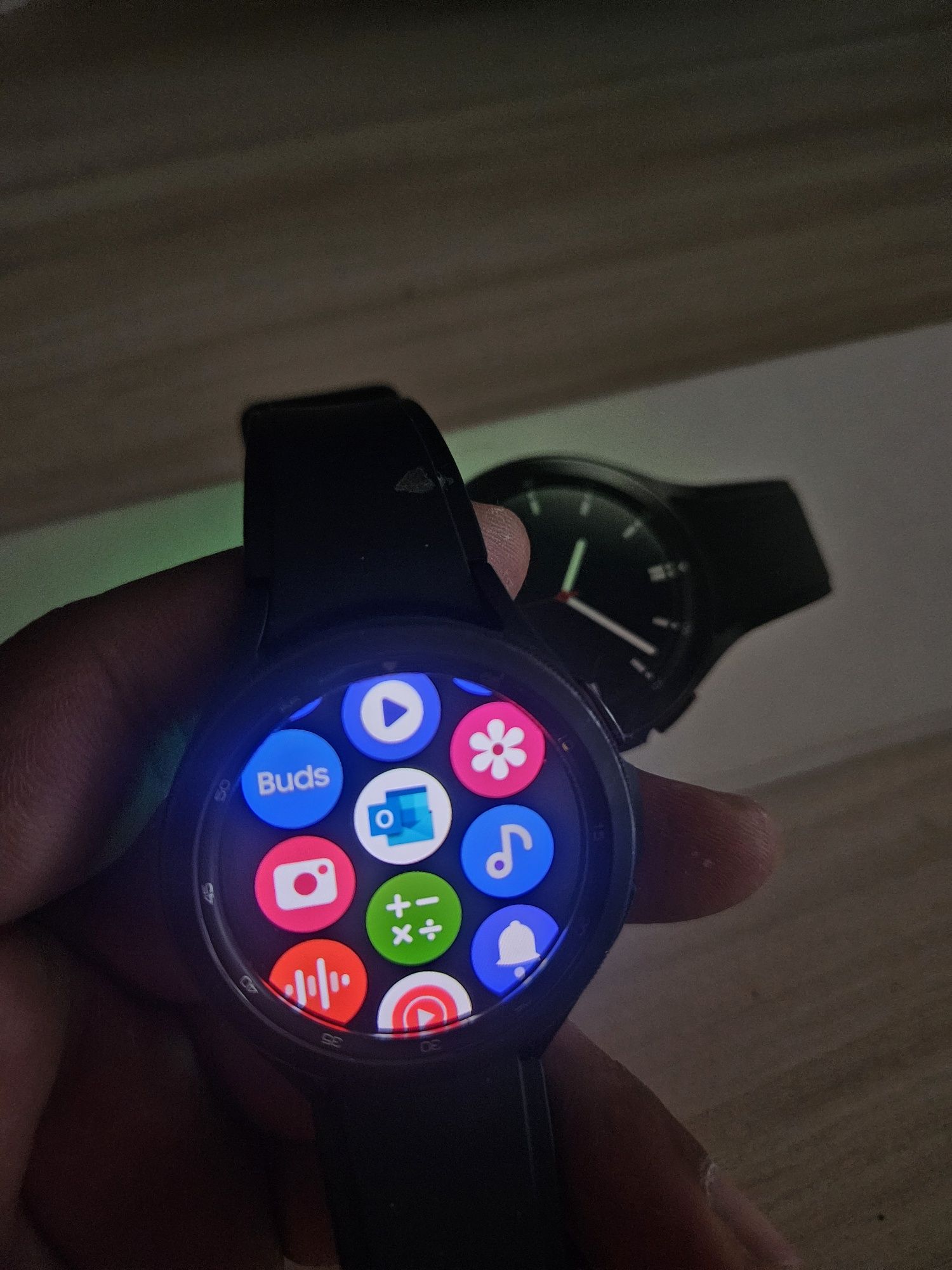 Продам часы Samsung switch 4