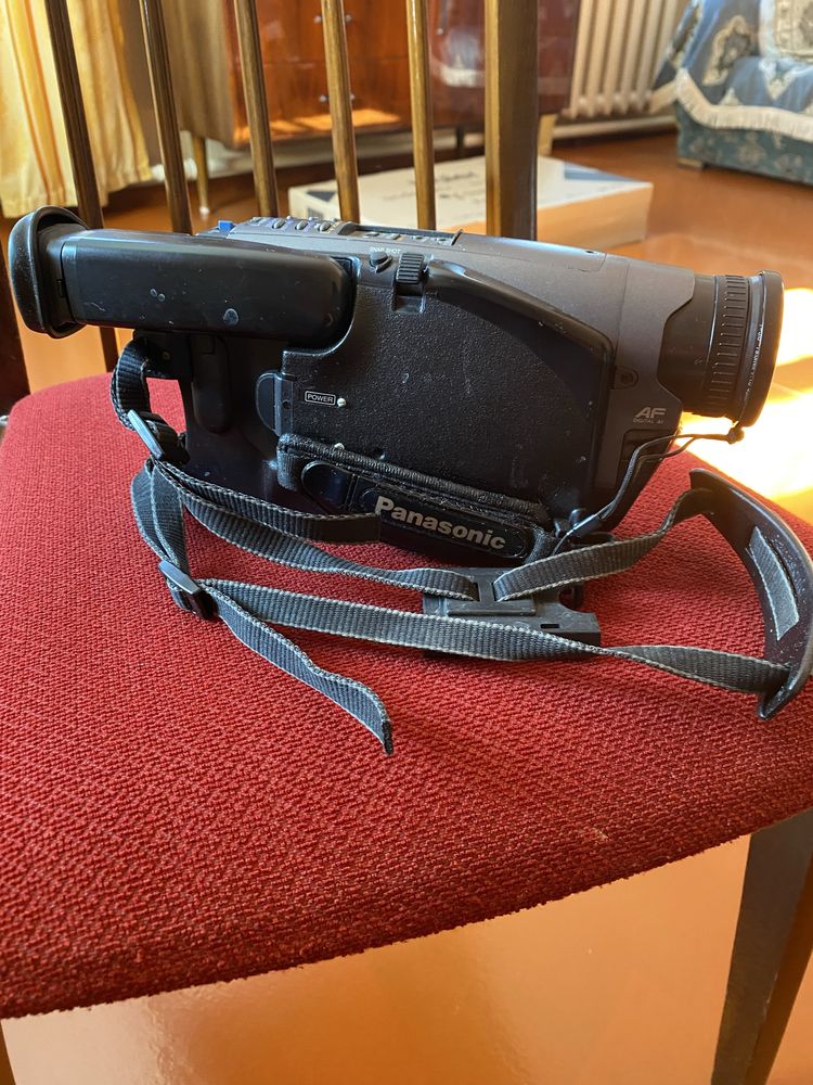 Продам кинокамеру Panasonic