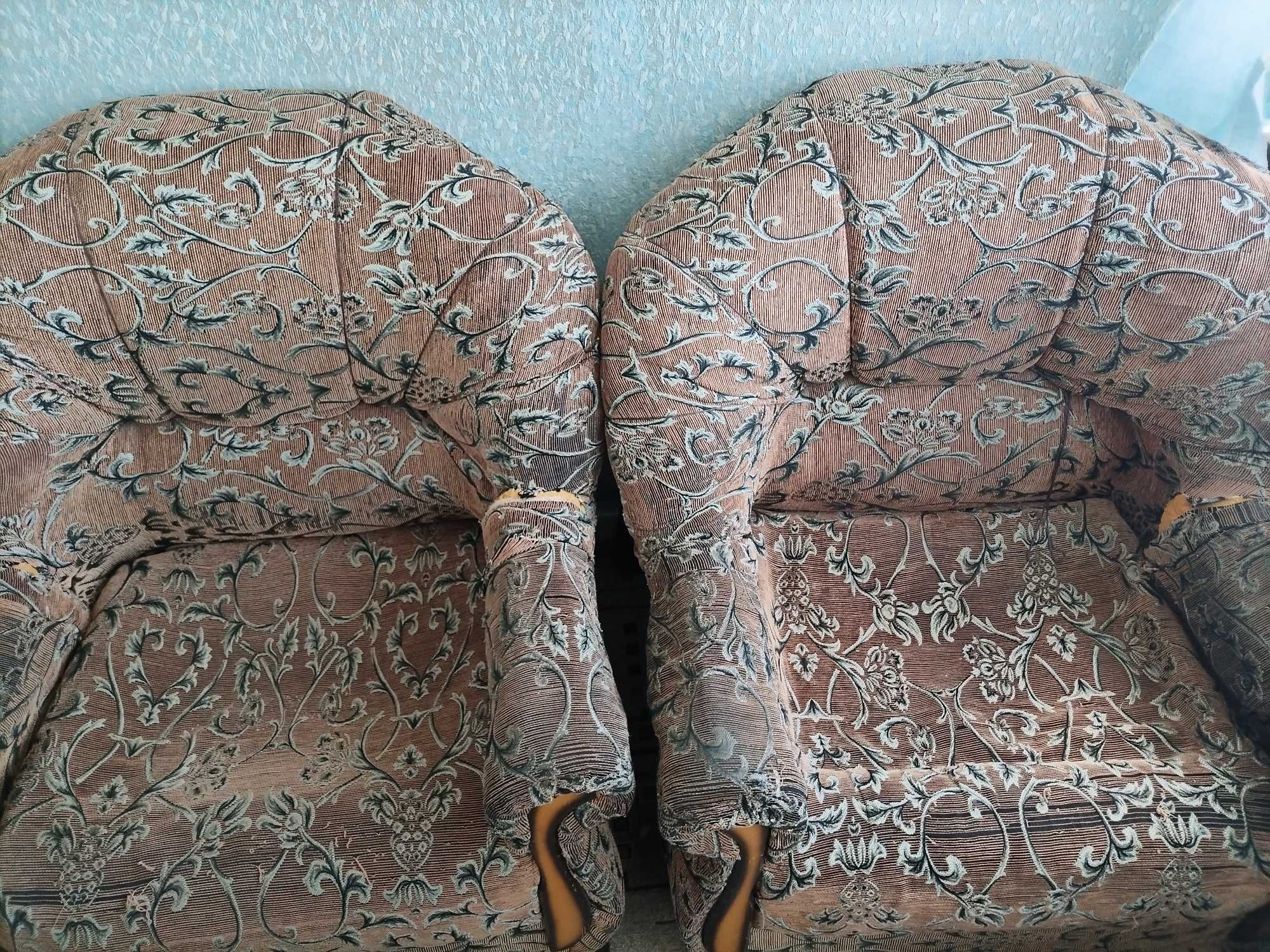 Диван екі креслосымен