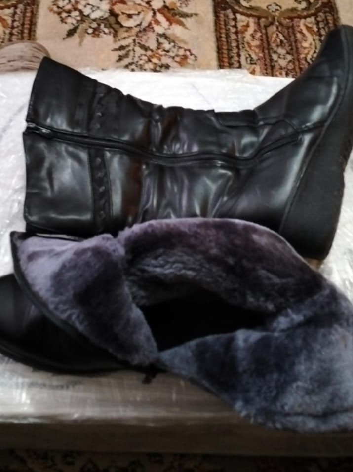 Женские сапоги продам
