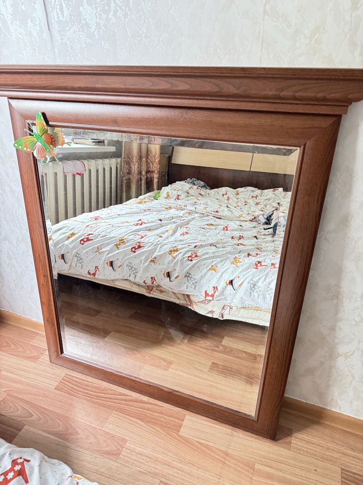 Продам комод с зеркалом