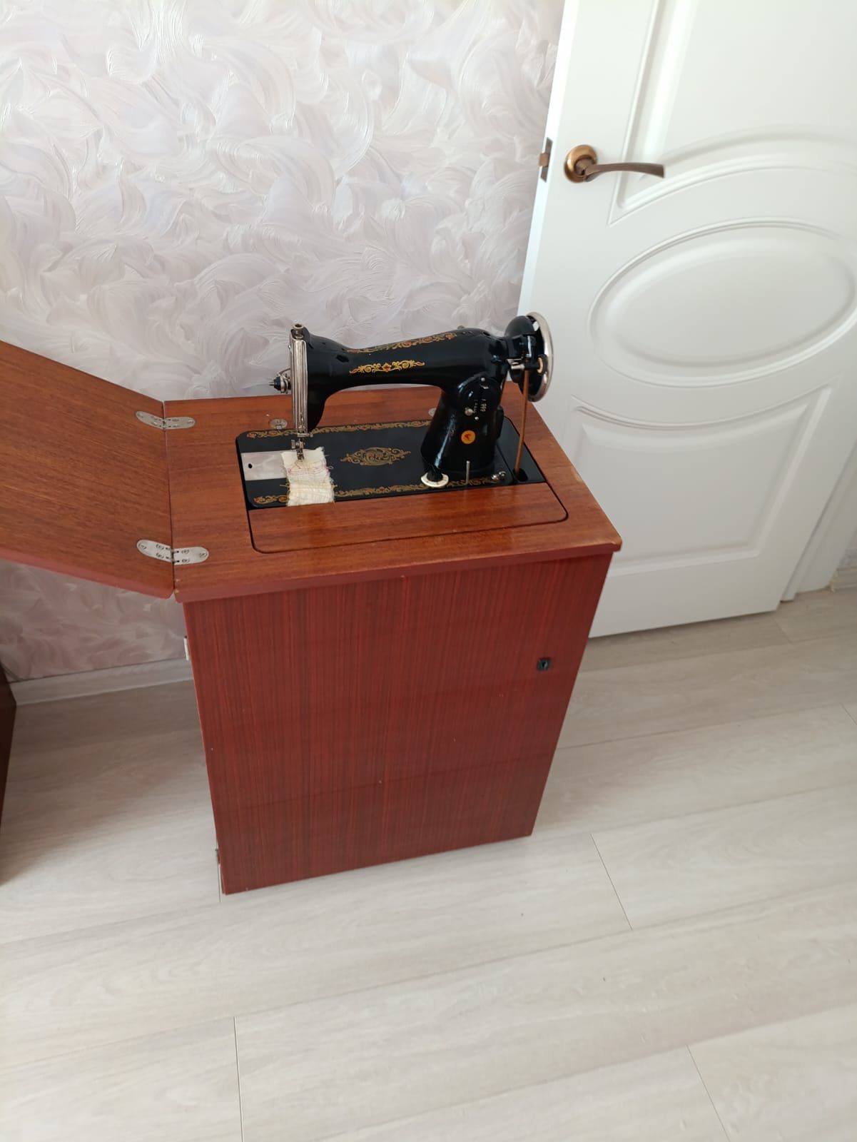 Продам швейную машину