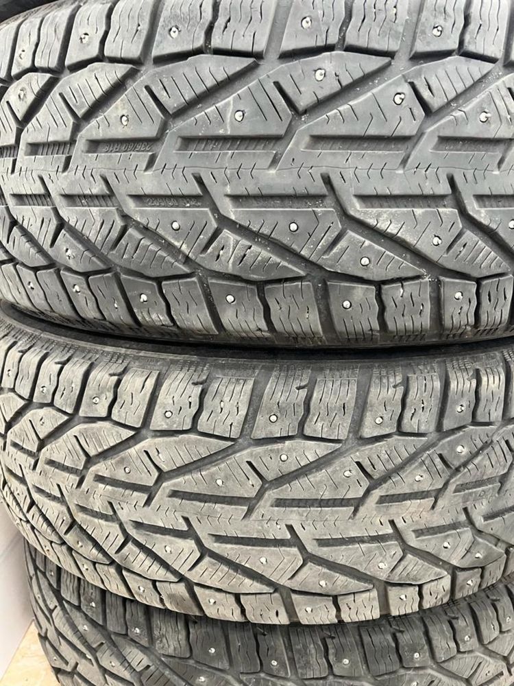 Продается автошины размер  235/60 R 18 107 T