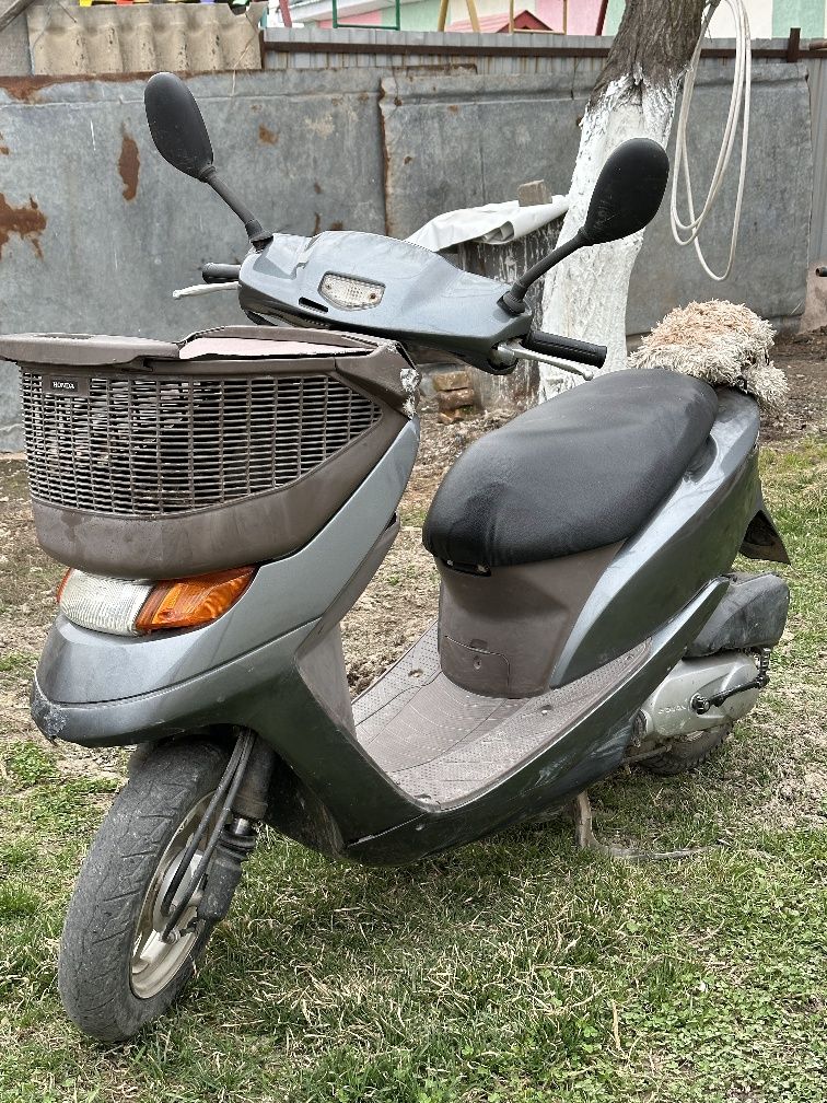 Мопед Honda dio cesta