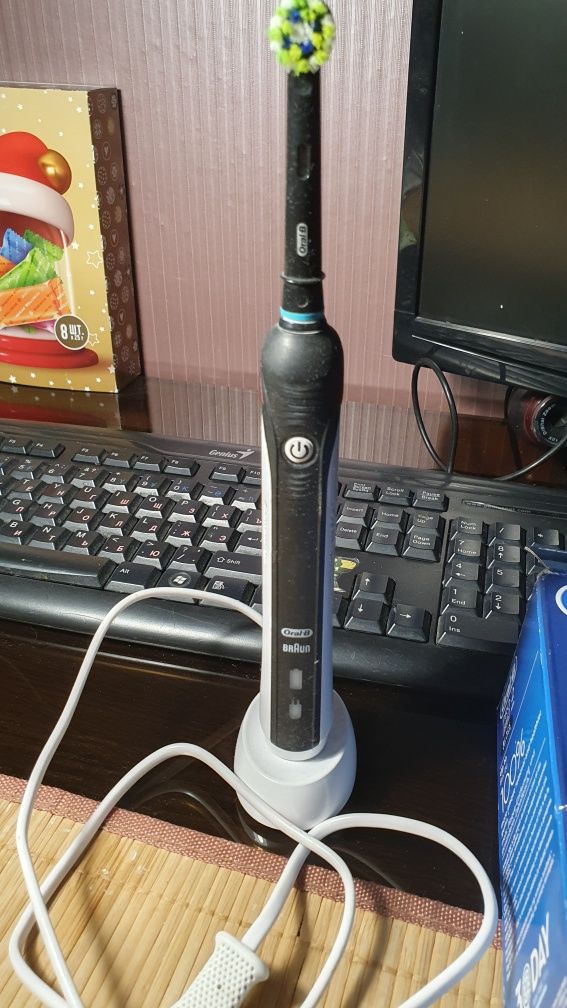 Продам зубную щетку Oral B PRO 2000