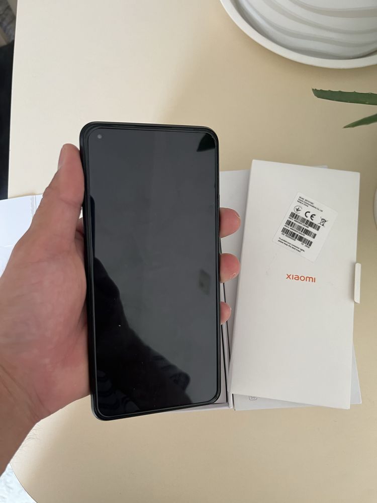 Xiaomi 11 lite почти новый