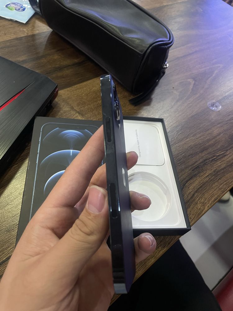 iPhone 12 Pro в идеальном состьянии силый