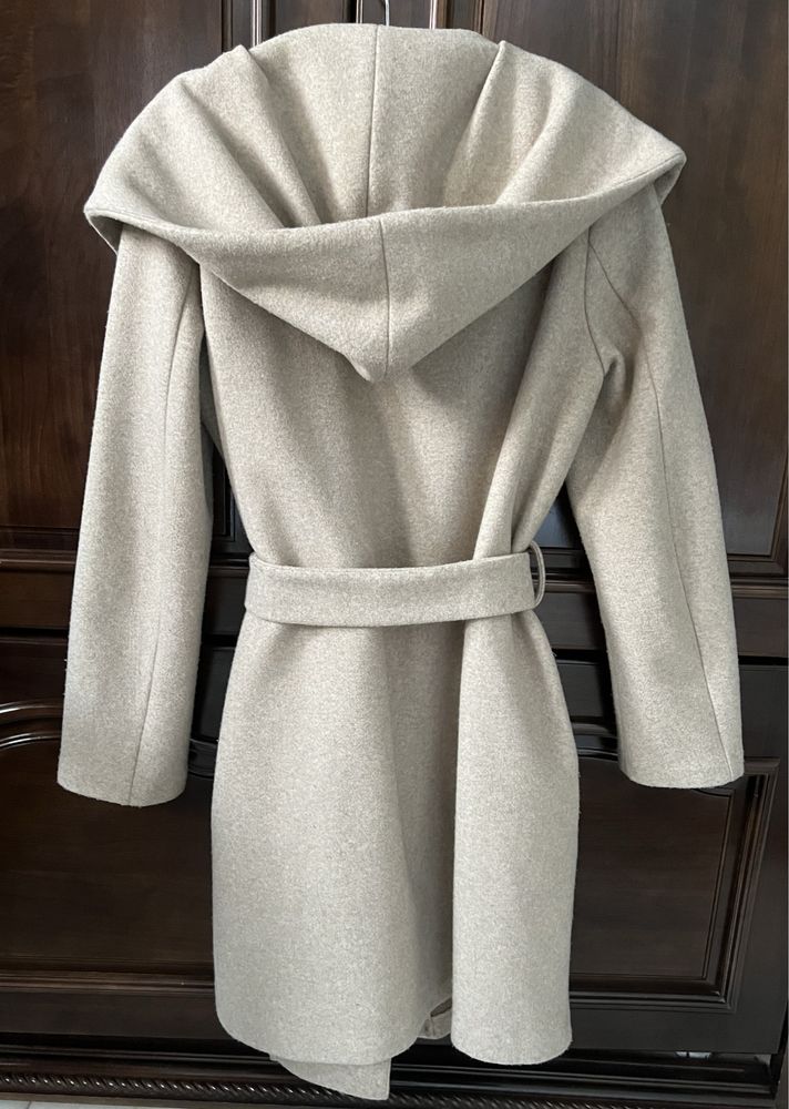 Пальто с капюшоном от zara