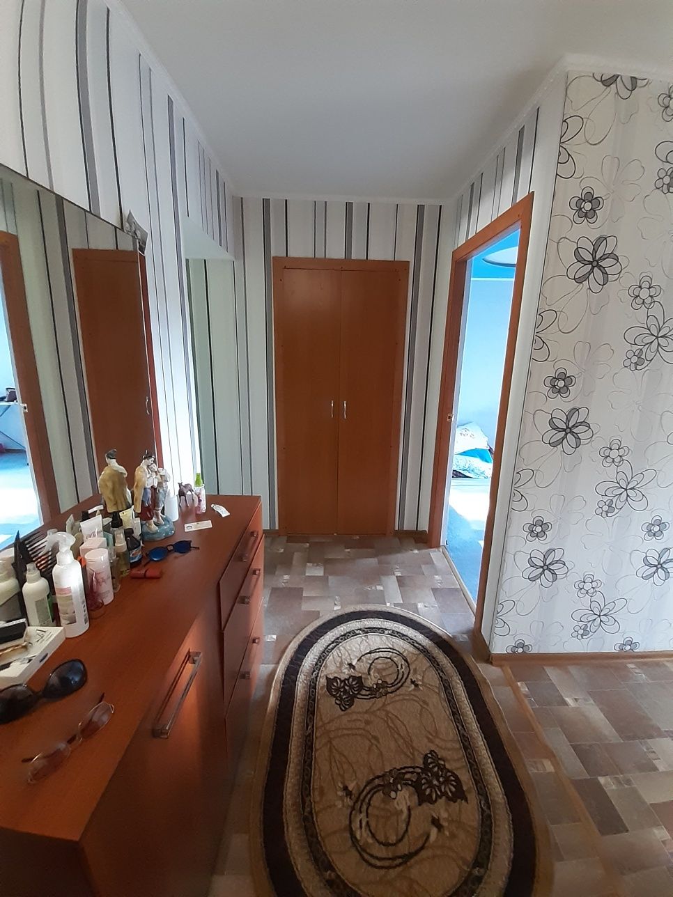 Продам квартиру 2 х комнатную квартиру.