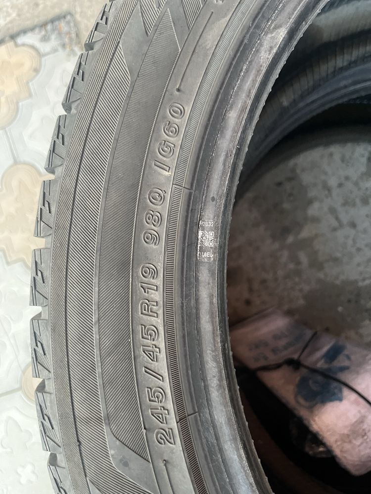 Продам резины 2штук 245/45/19