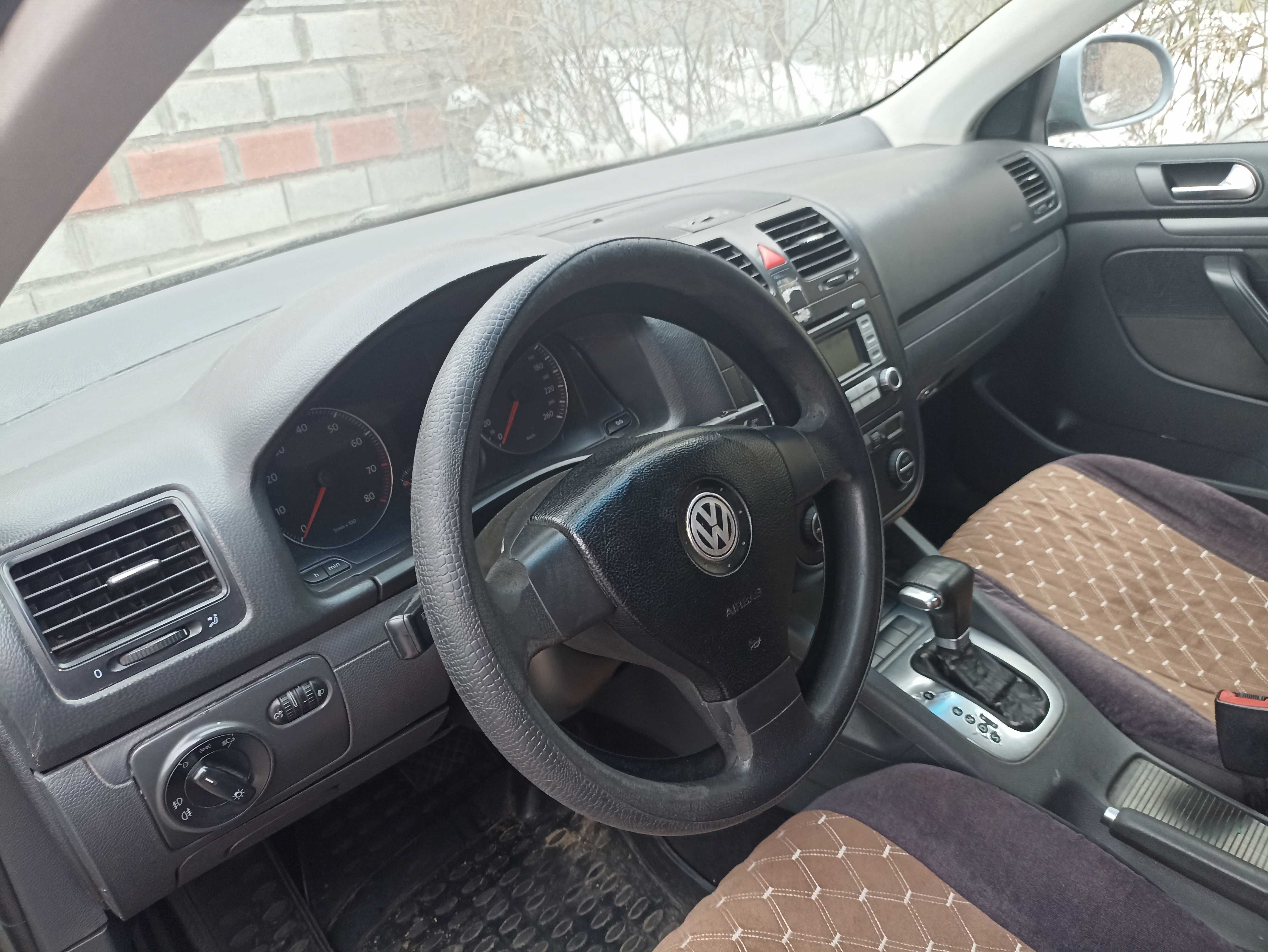 автомобиль марки Volkswagen Jetta 2008 г