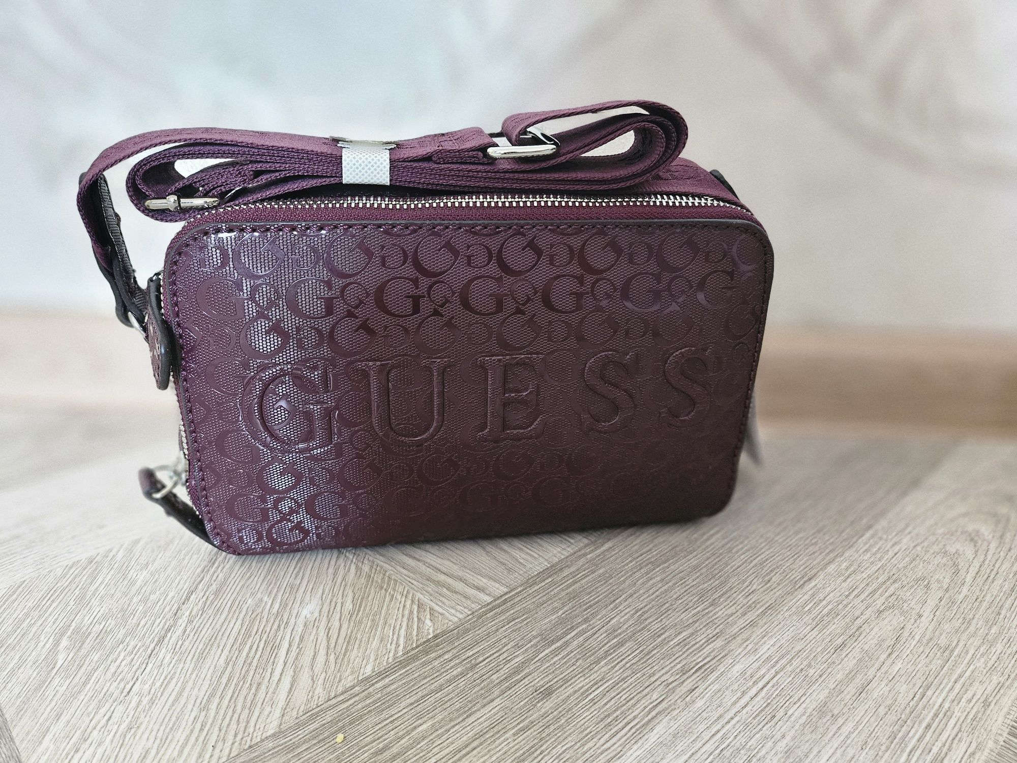 Сумки бренда GUESS, оригинал