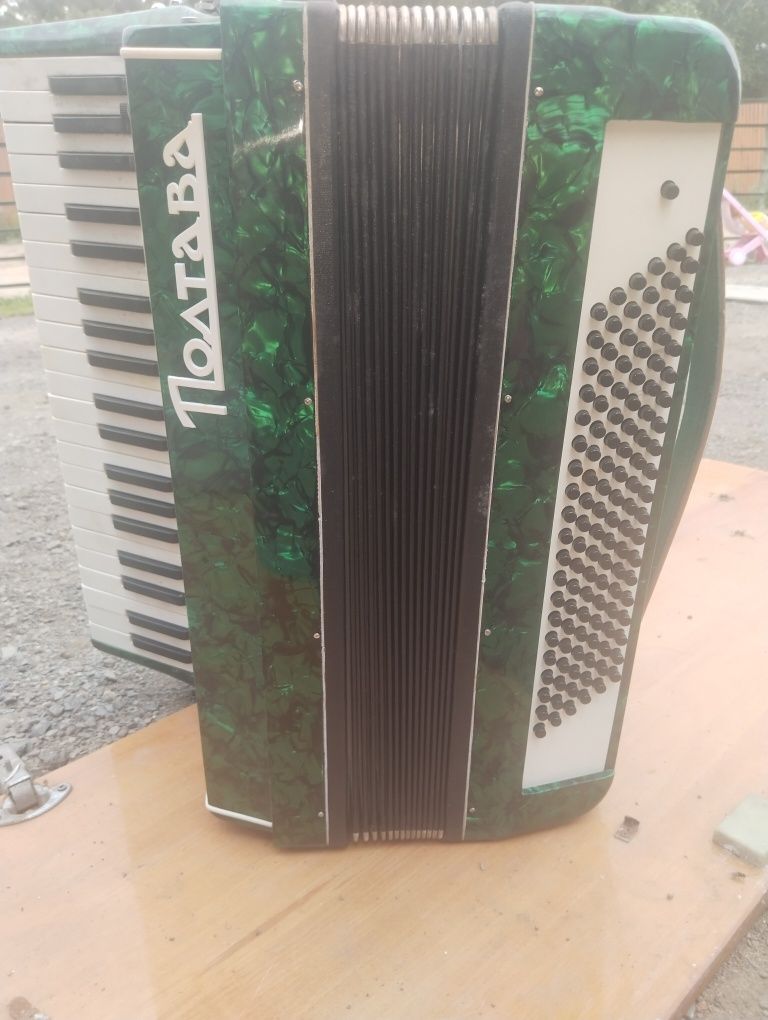 Продам Аккордеон электрический
