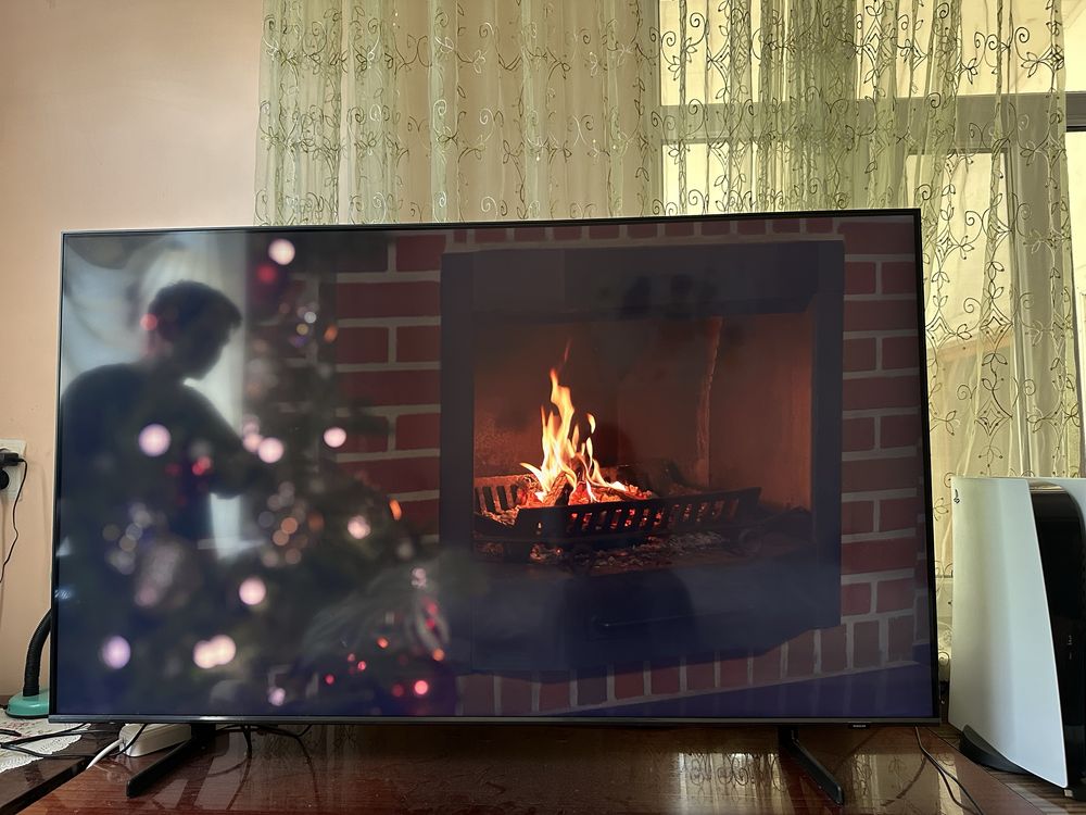 Продается Ps5 в идеальном состоянии с телевизором Samsung.