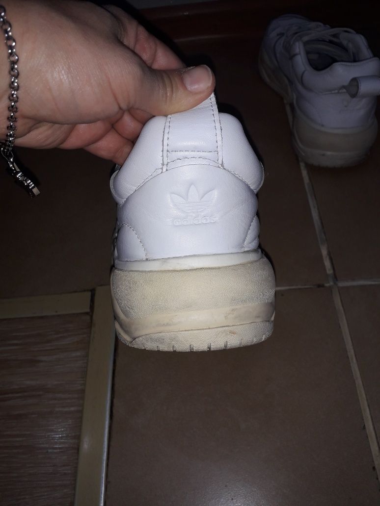 Фирменные кожаные кроссовки Adidas размер 40-41