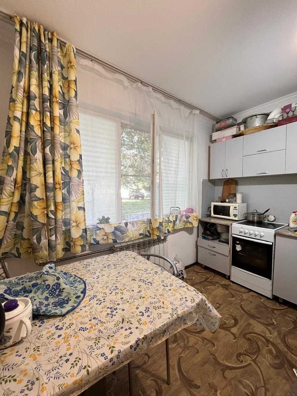 Продам 3х комн кв, Сатпаева 7, 1 этаж