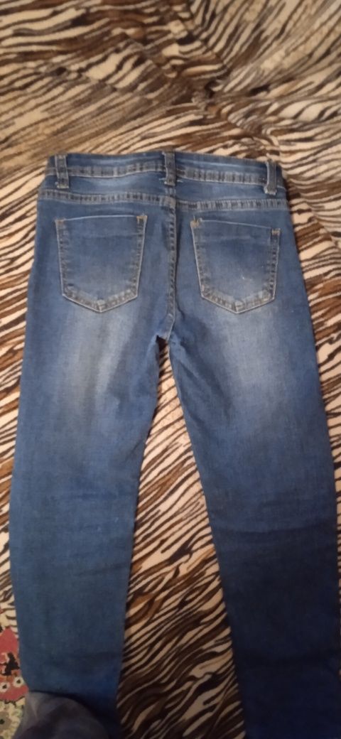Продам юбочку, сарафан, джинсы на девочку 4-5 лет