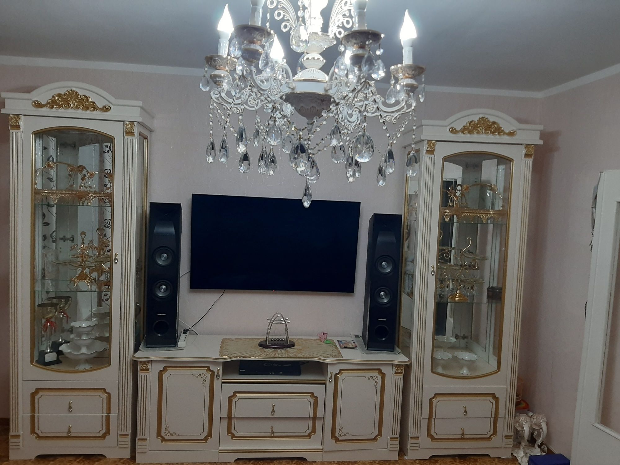 Продам сервант красивая