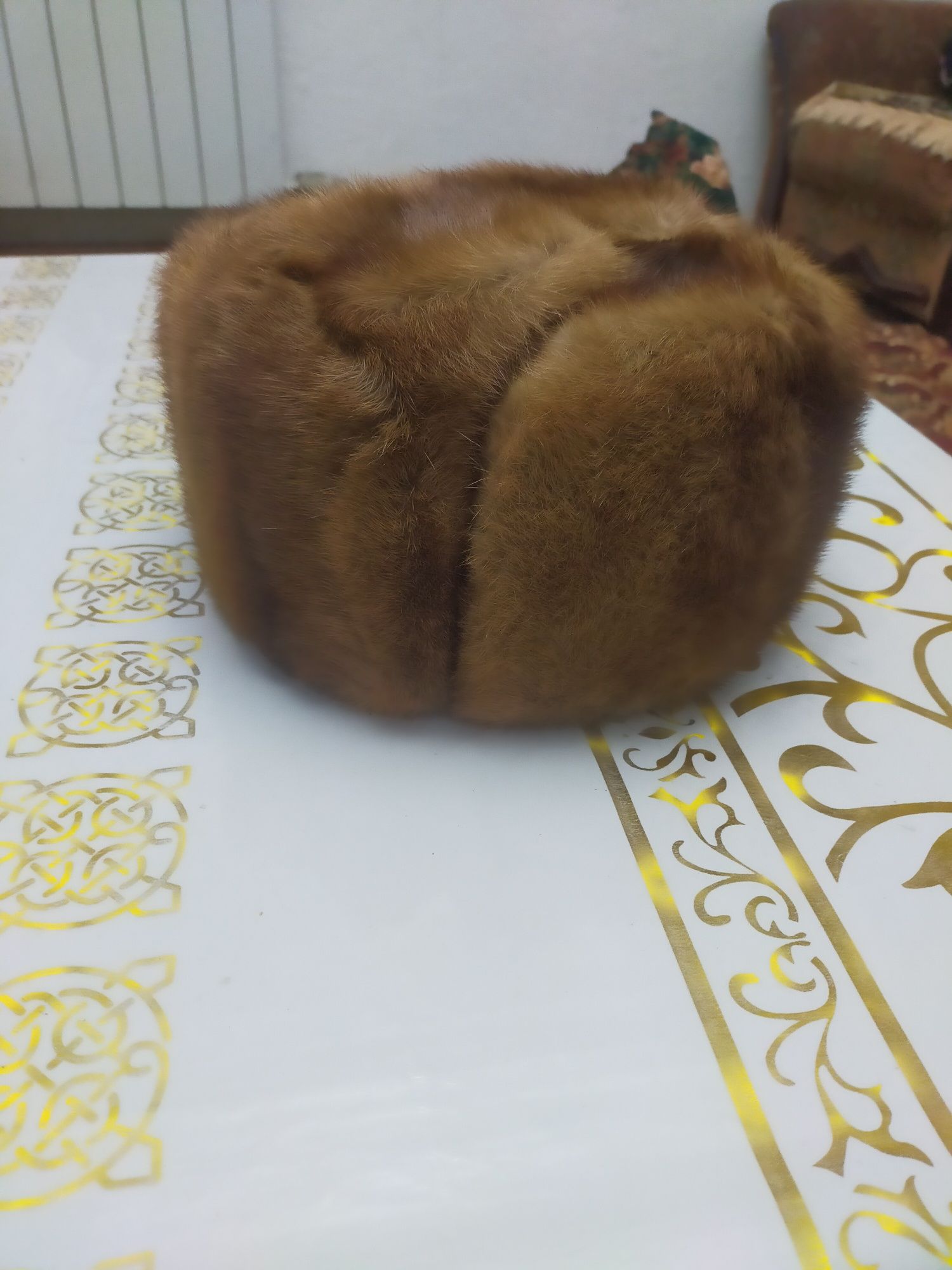 Шапки почти новые