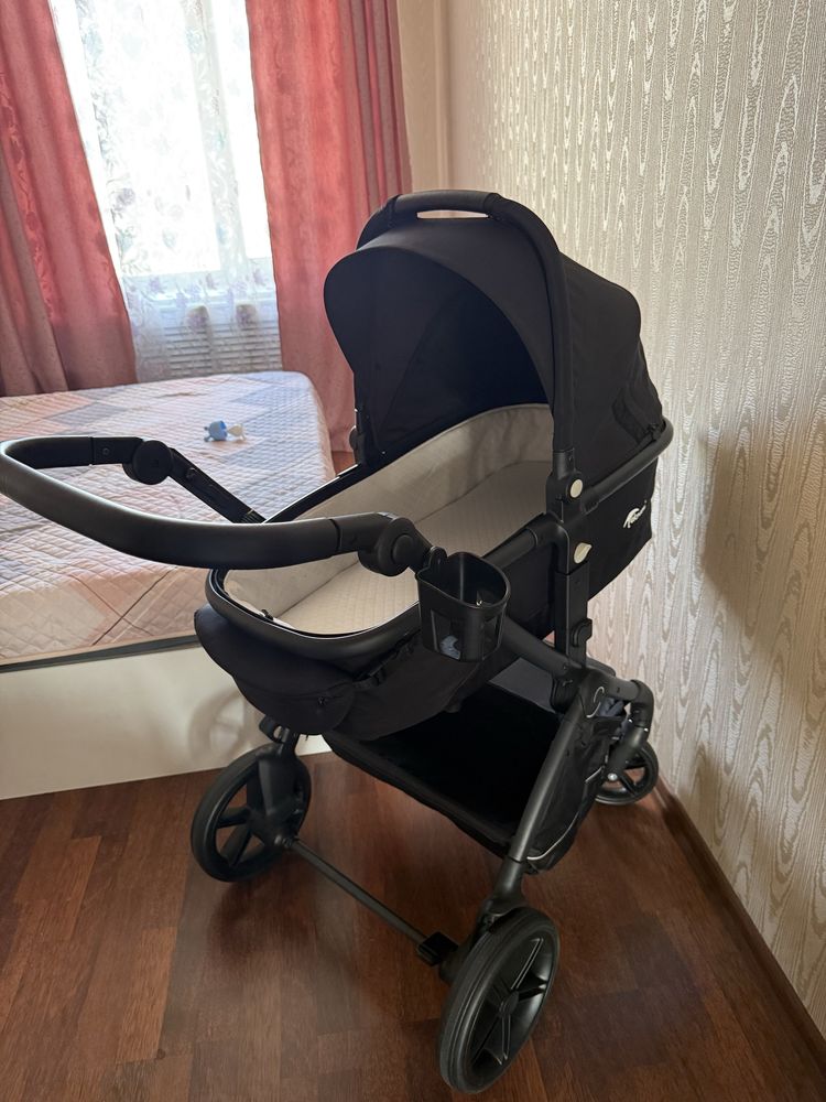 Продам коляску 3 в 1