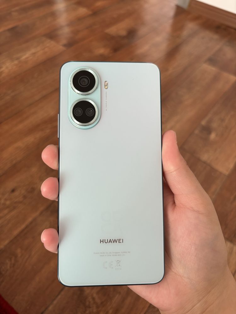 голубой huawei  nova 10/128 гб