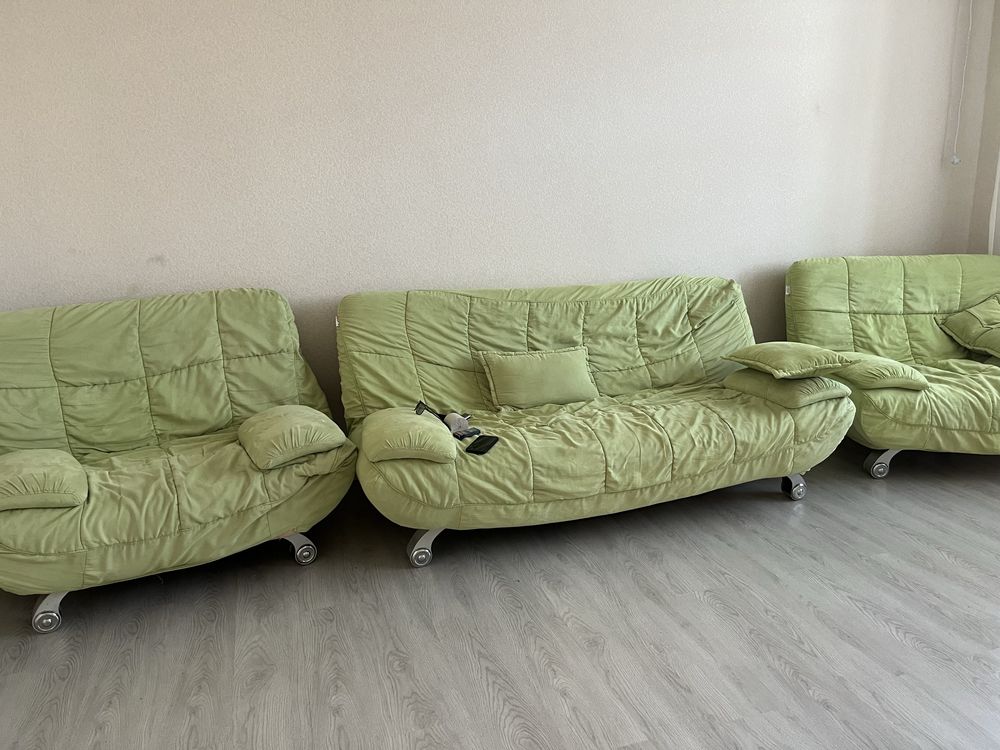 Продам диван с креслами