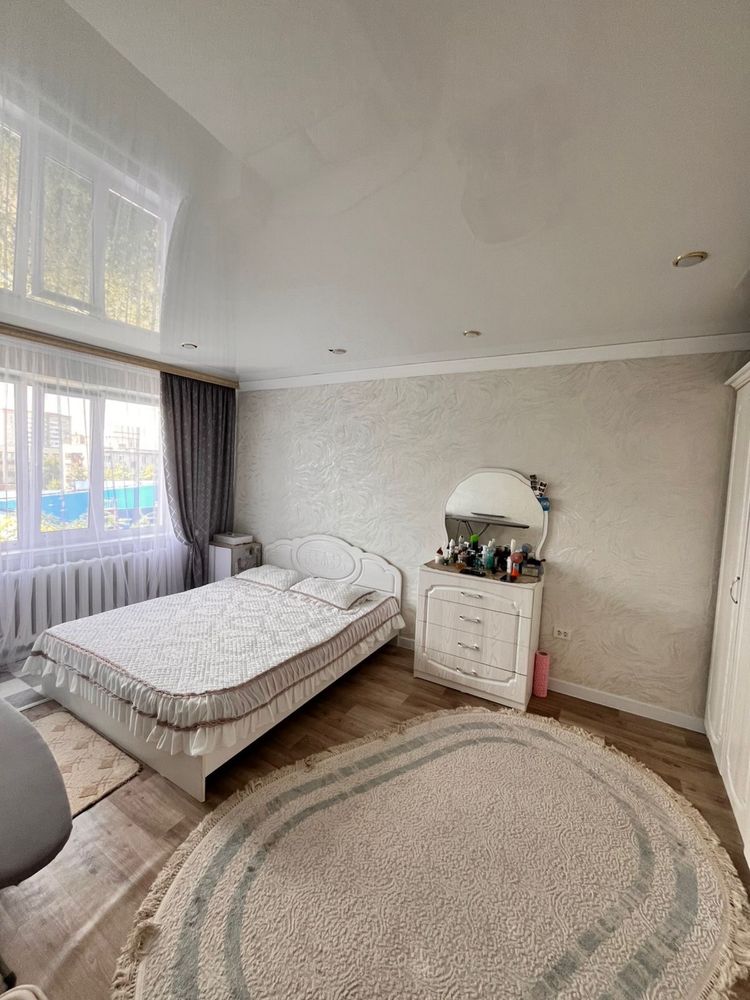 Продам 3-комн. квартиру в центре, р-н Манакбай