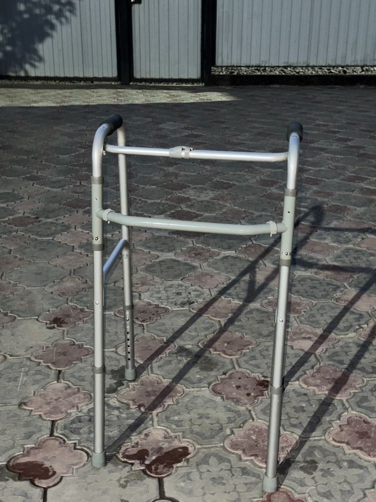 Продам ходунки для взрослых