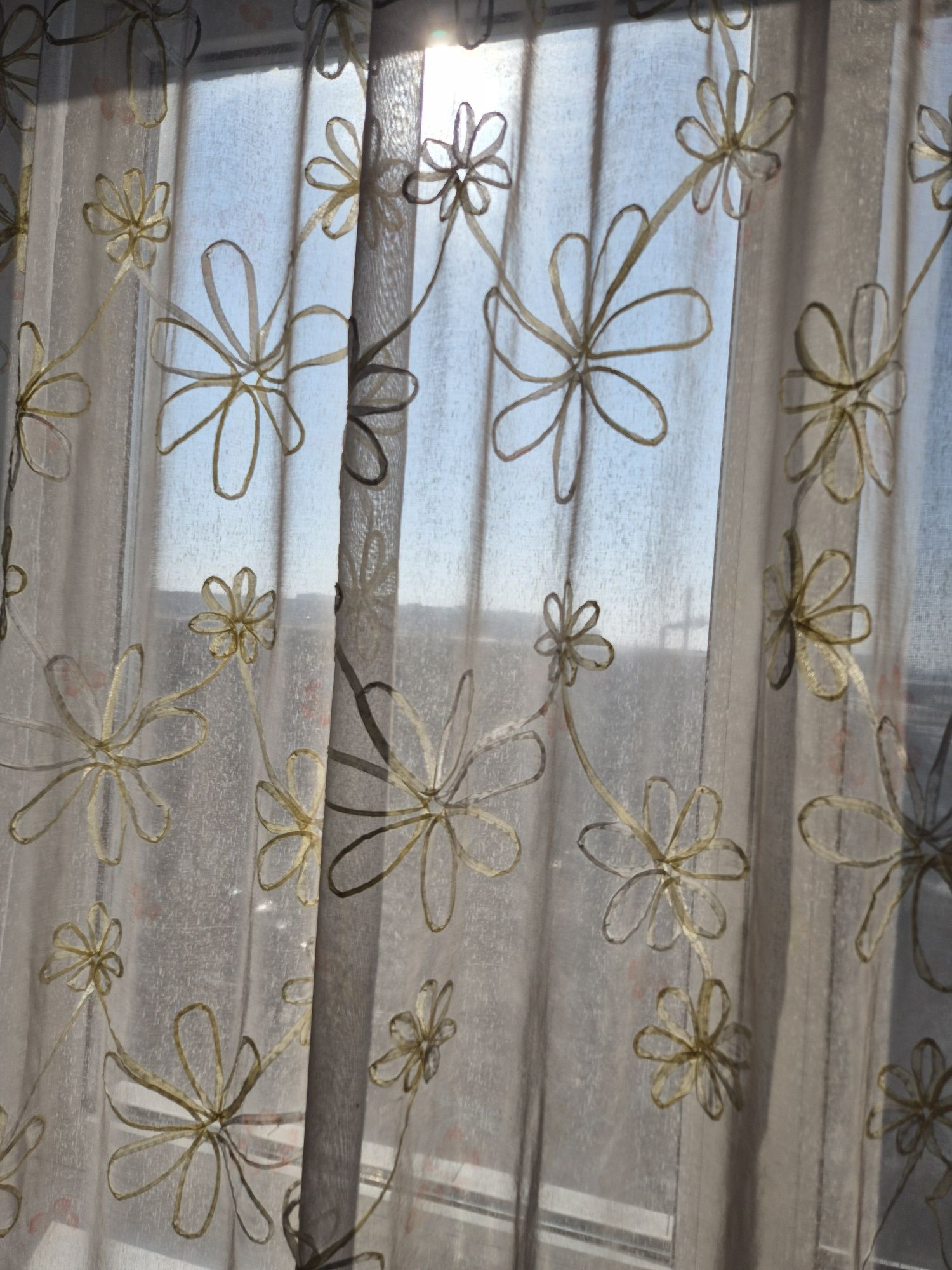 Продаю  тюль светло молочного цвета  Ширина - 3 м , Высота 2 м 55 см