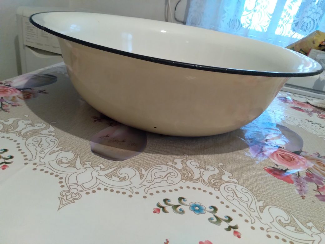 Посуда эмалированая.