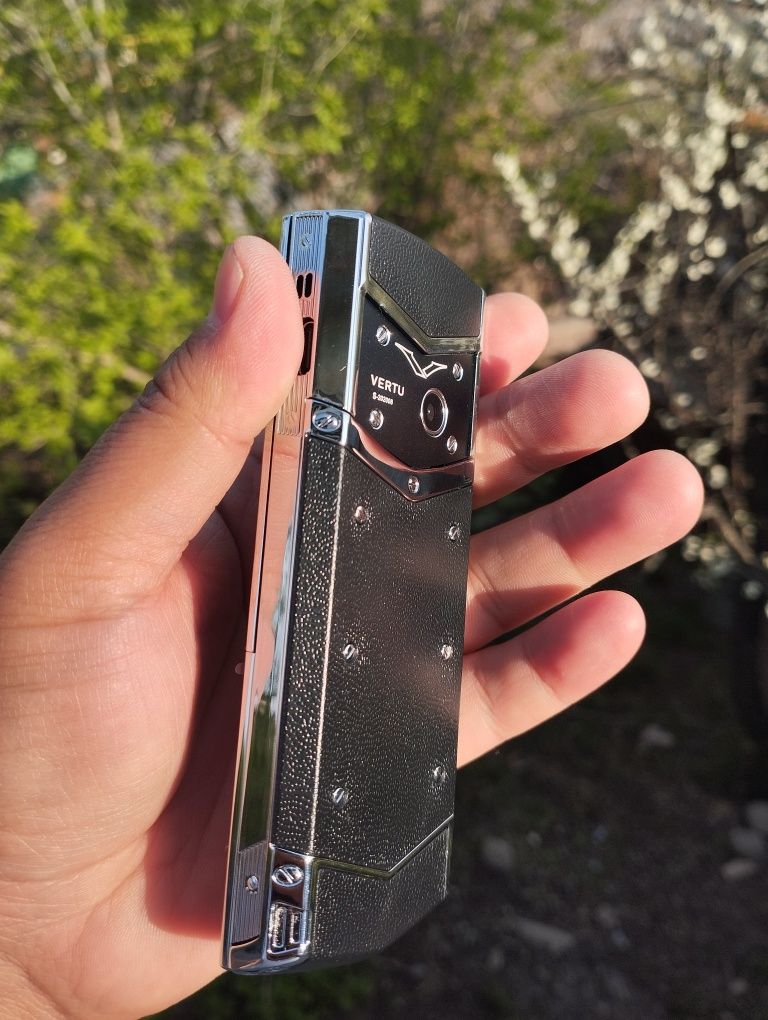 Vertu signature слайдер