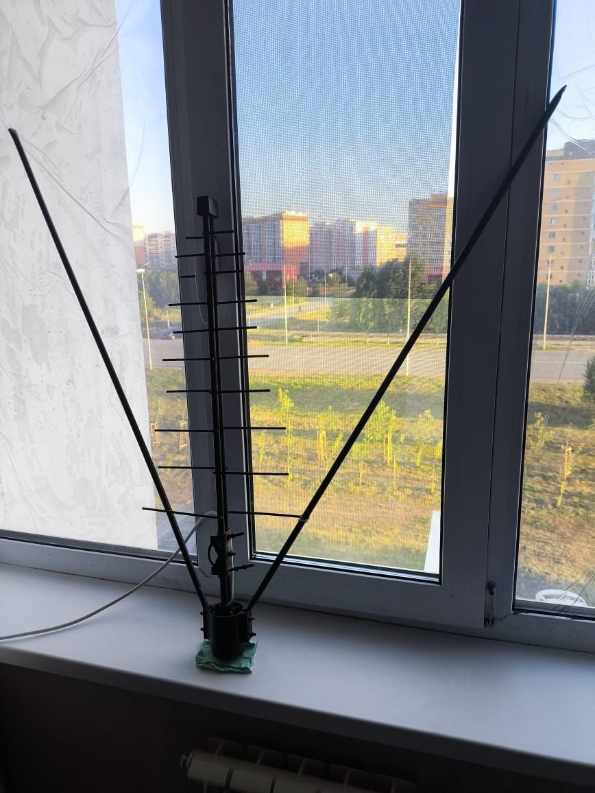 Продам телевизор LG приставка skybox и антенна