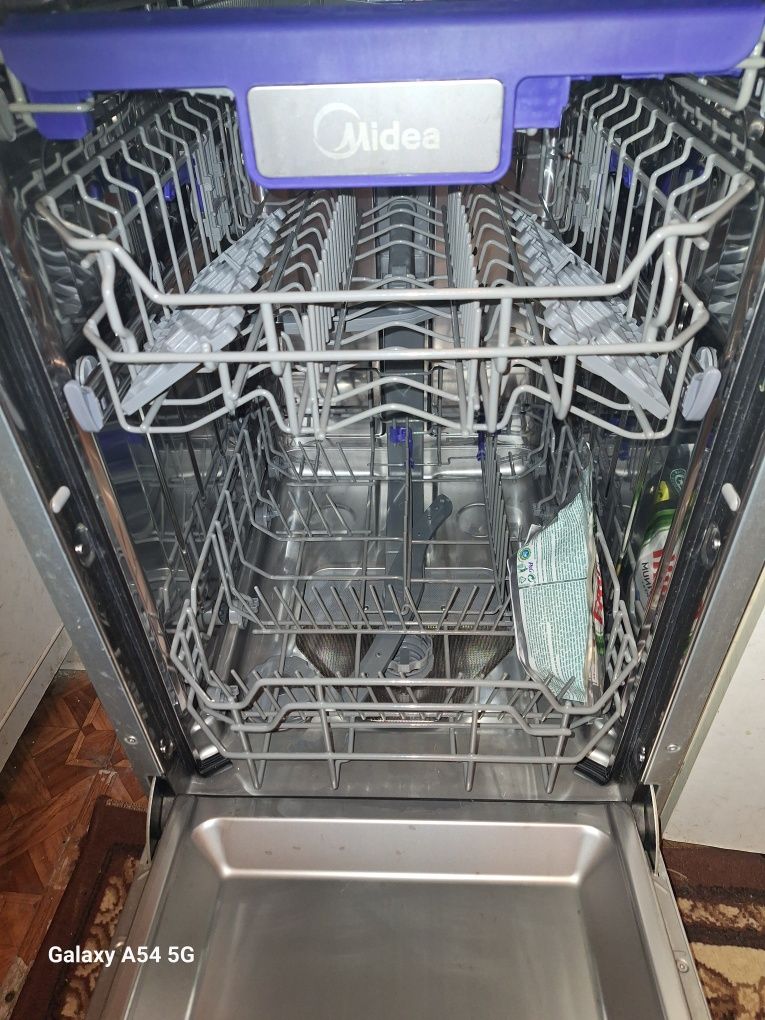 Посудомоечная машина встраиваемая Midea DWB 8-7712
Midea DWB 8-7712 се