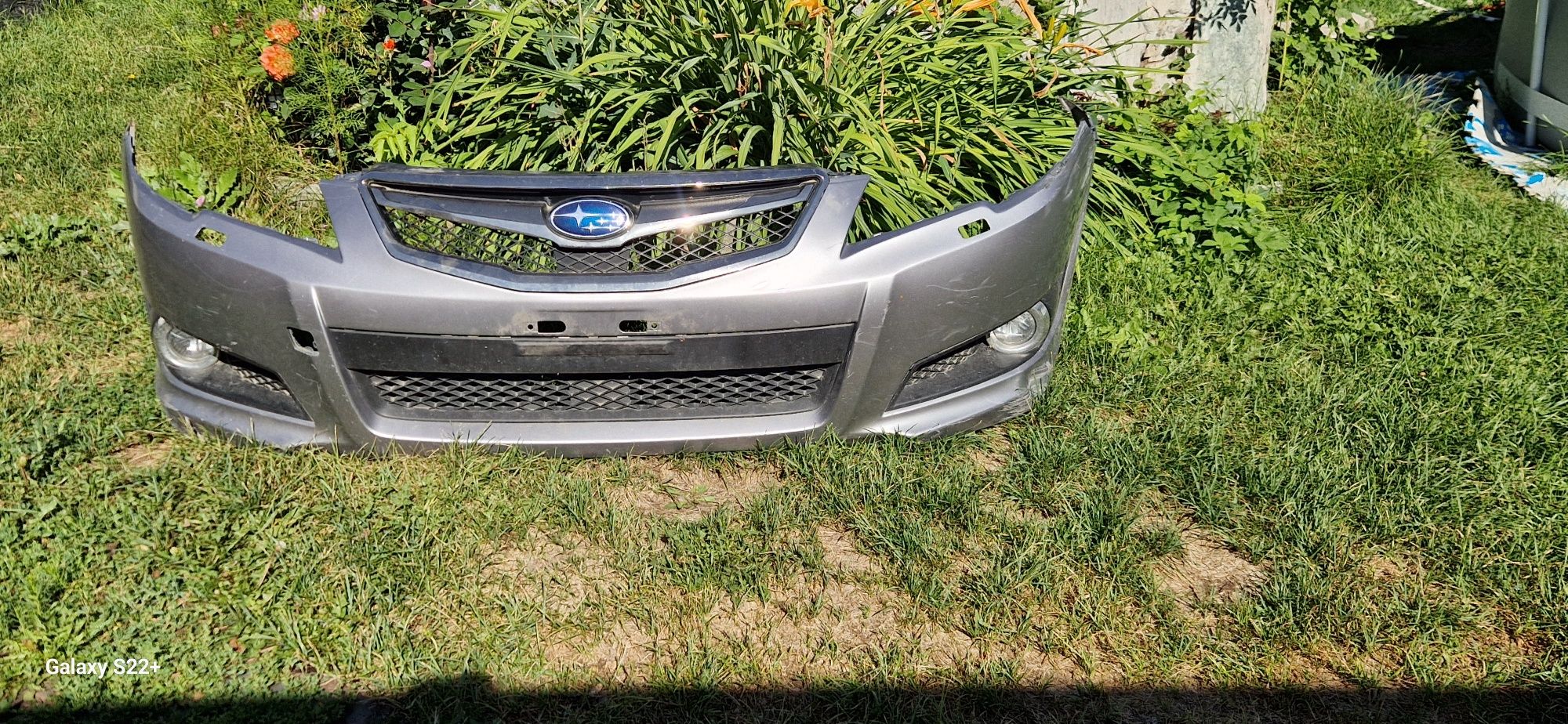 Продам передний бампер Subaru Legacy.