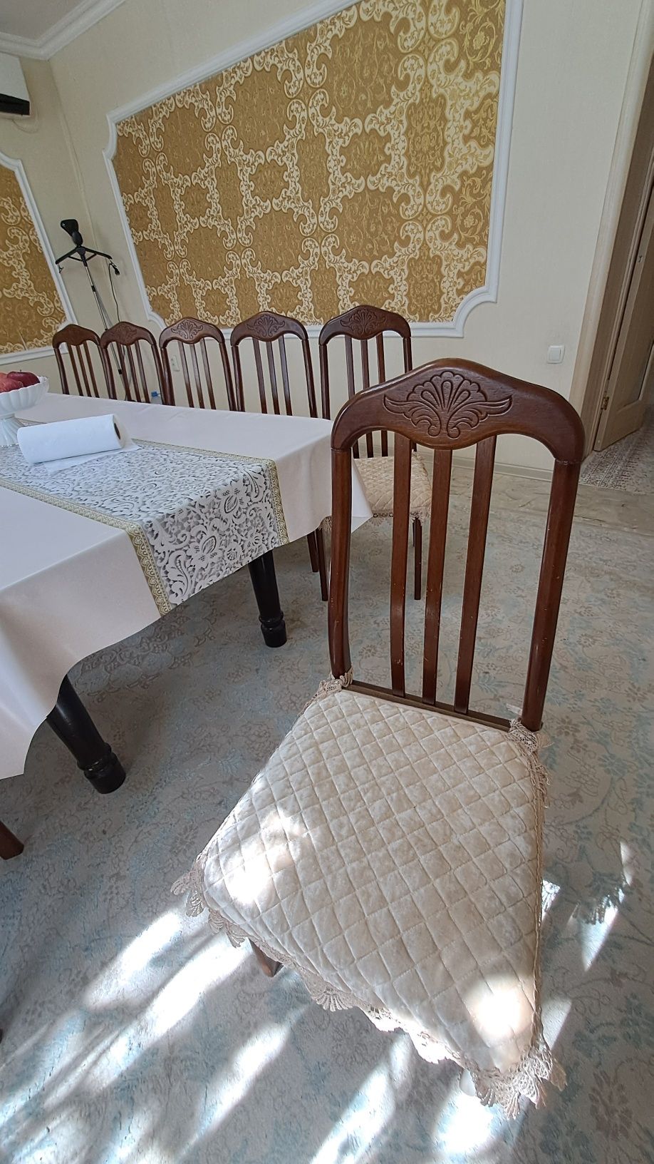 Стол со стульями