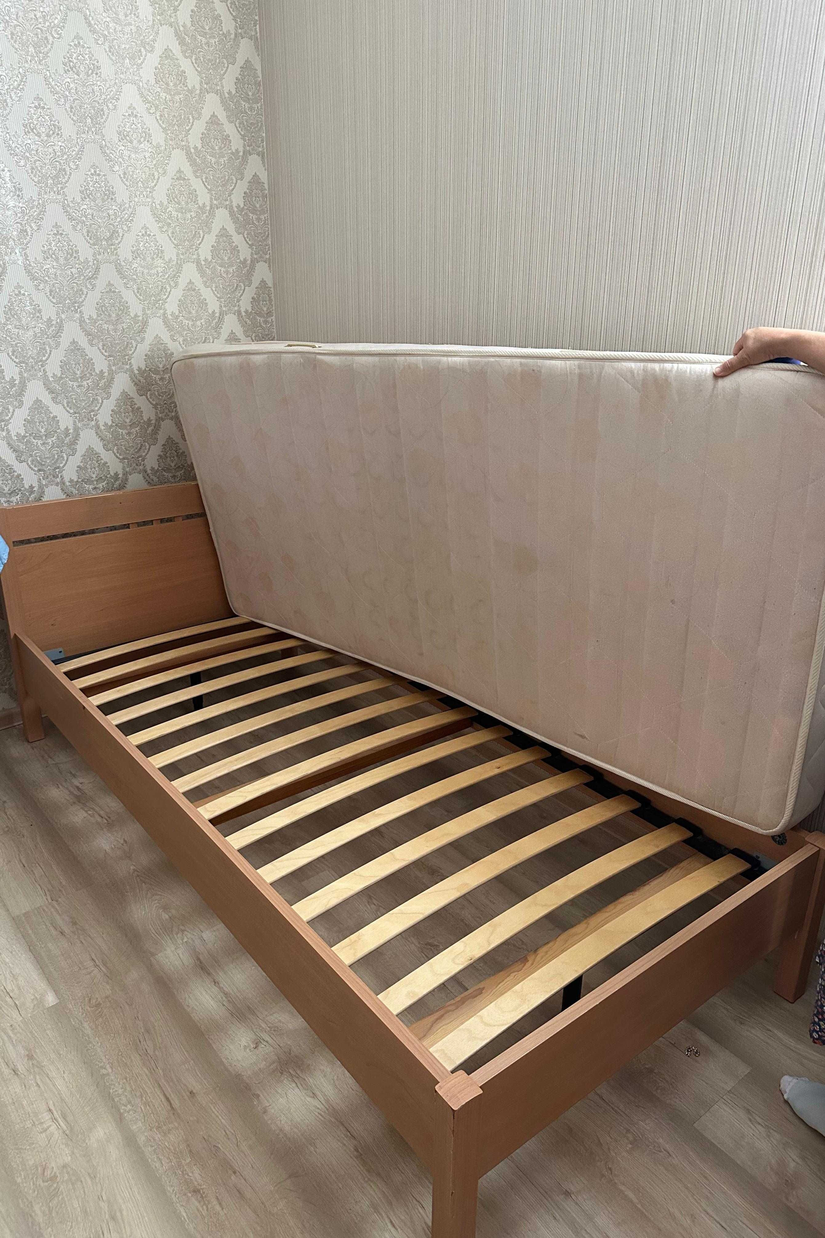 продам одноместную кровать с матрасом