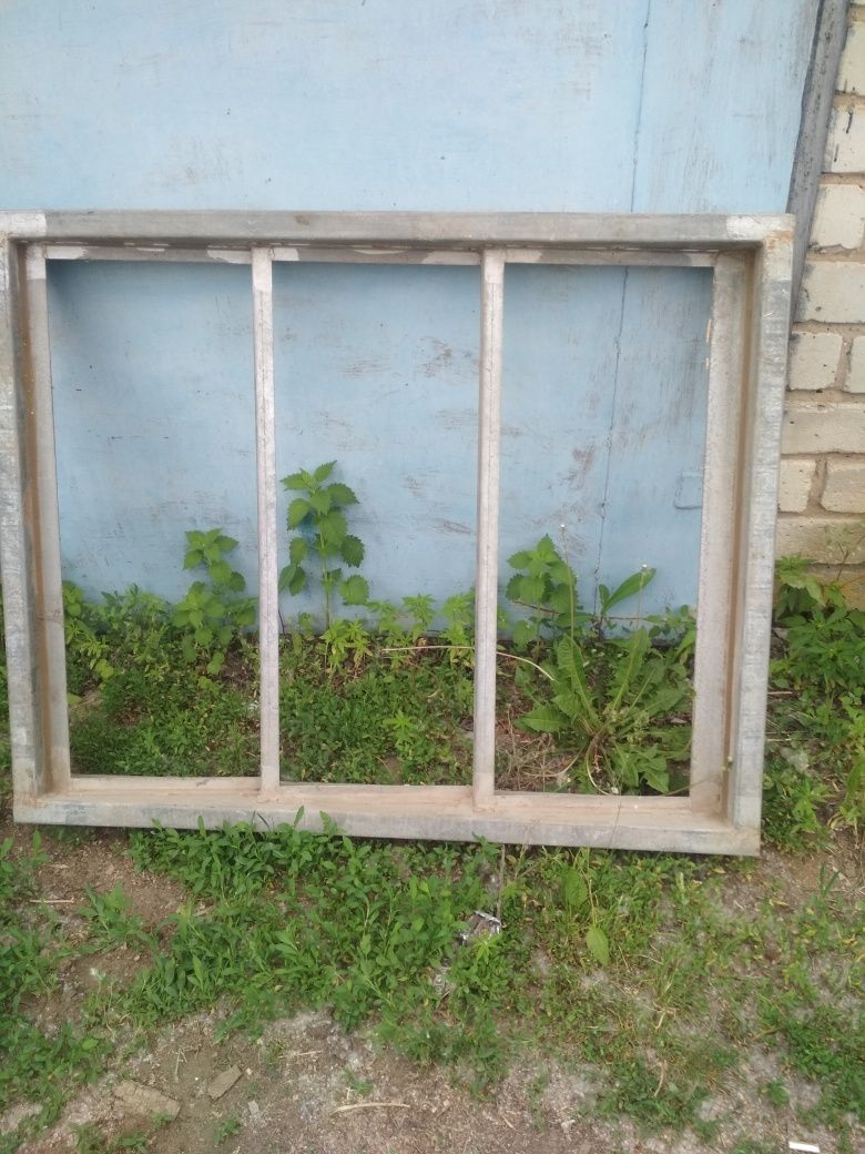 Продам рамы оцинкованные, в количестве 8 штук
