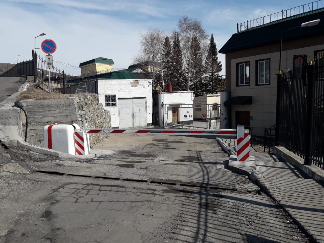 Шлагбаумы, стрелы шлагбаума, пульты для ворот и шлагбаумов, комплек