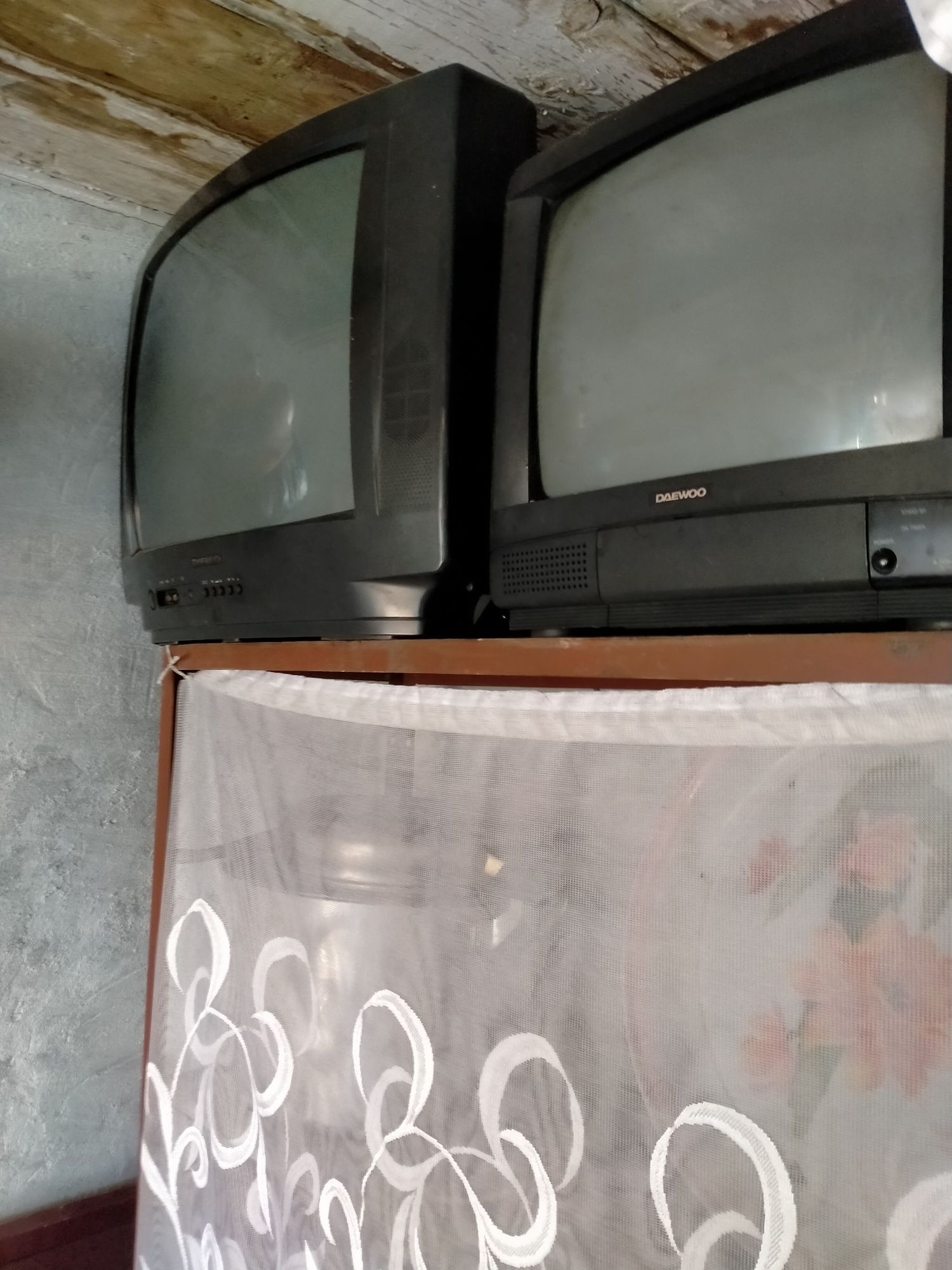 Телевизор цветной.
