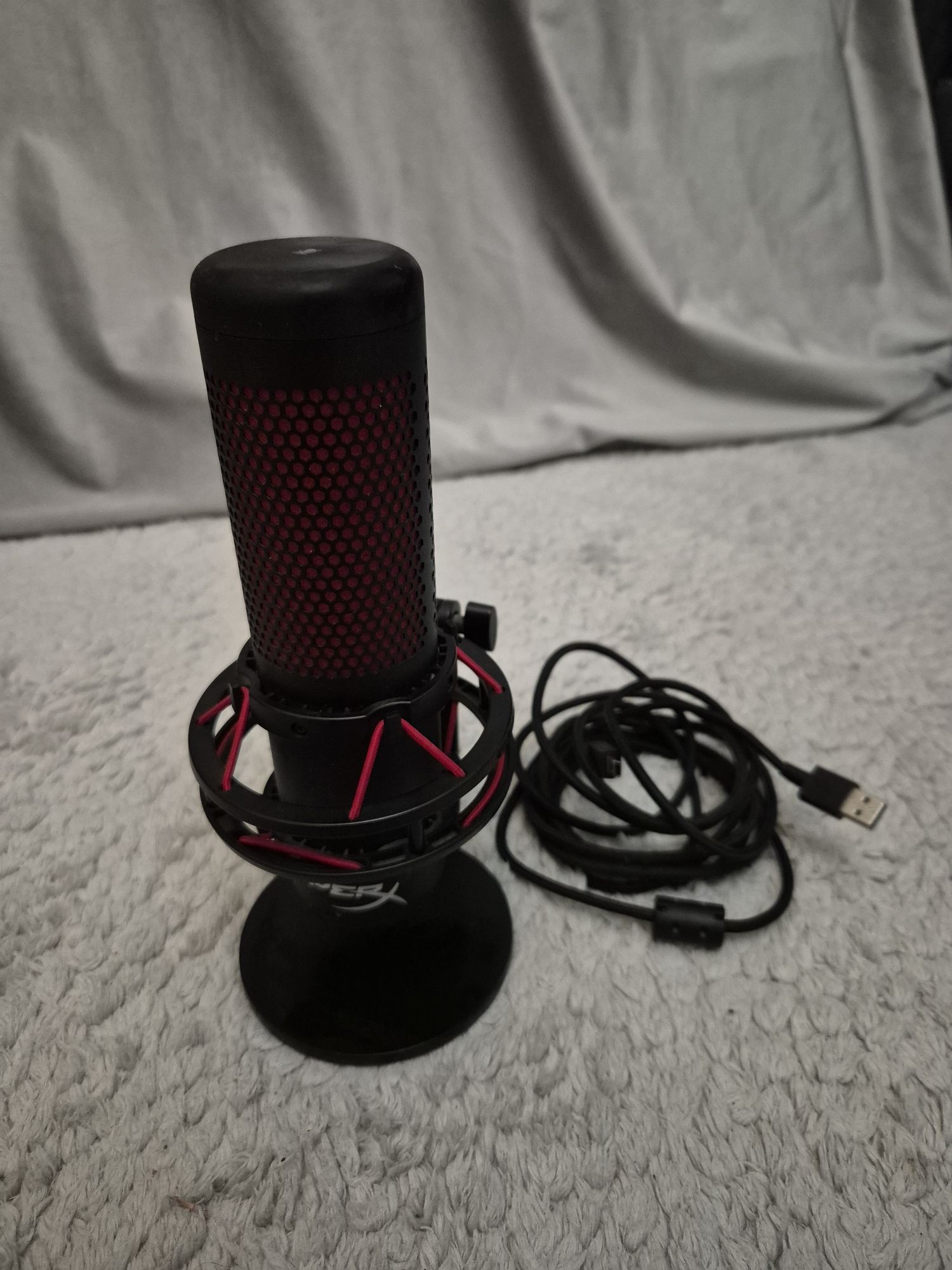 Микрофон HyperX Quadcast с подсветкой