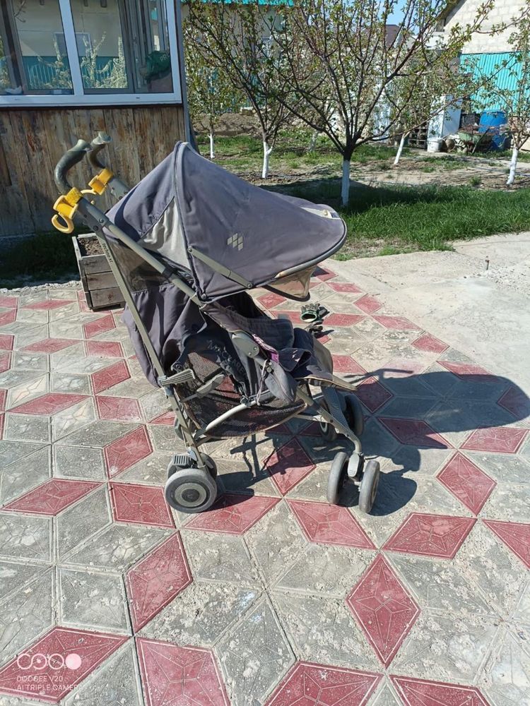 Коляска детская даром