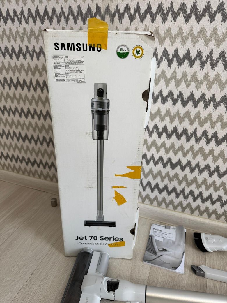 Продам пылесос SAMSUNG JET 70 Series