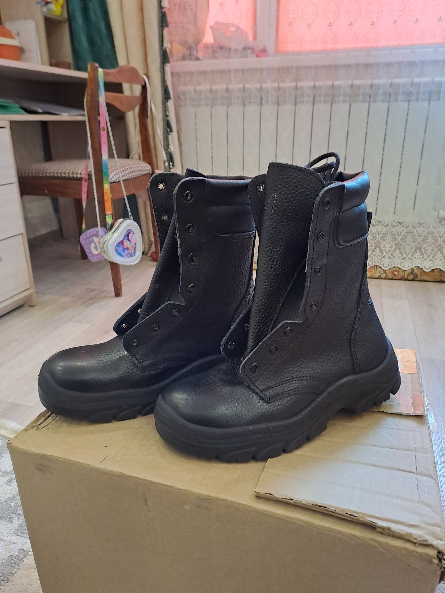 Продам сефити ботинки
