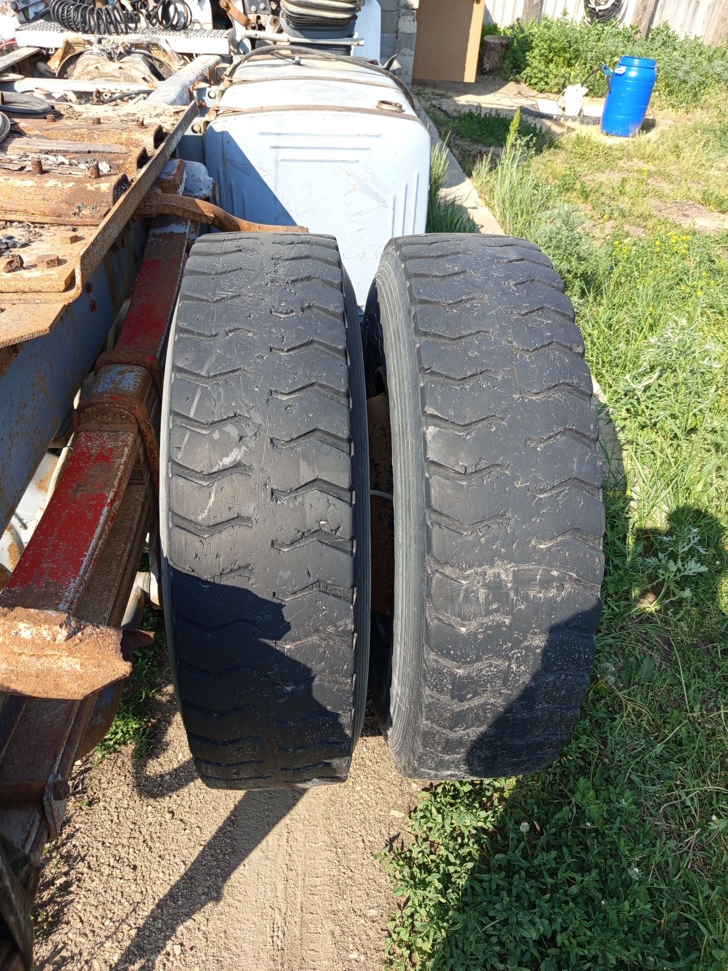 Продам резину с дисками самосвал китаец КАМАЗ тягач 12.00  R20, R22.5