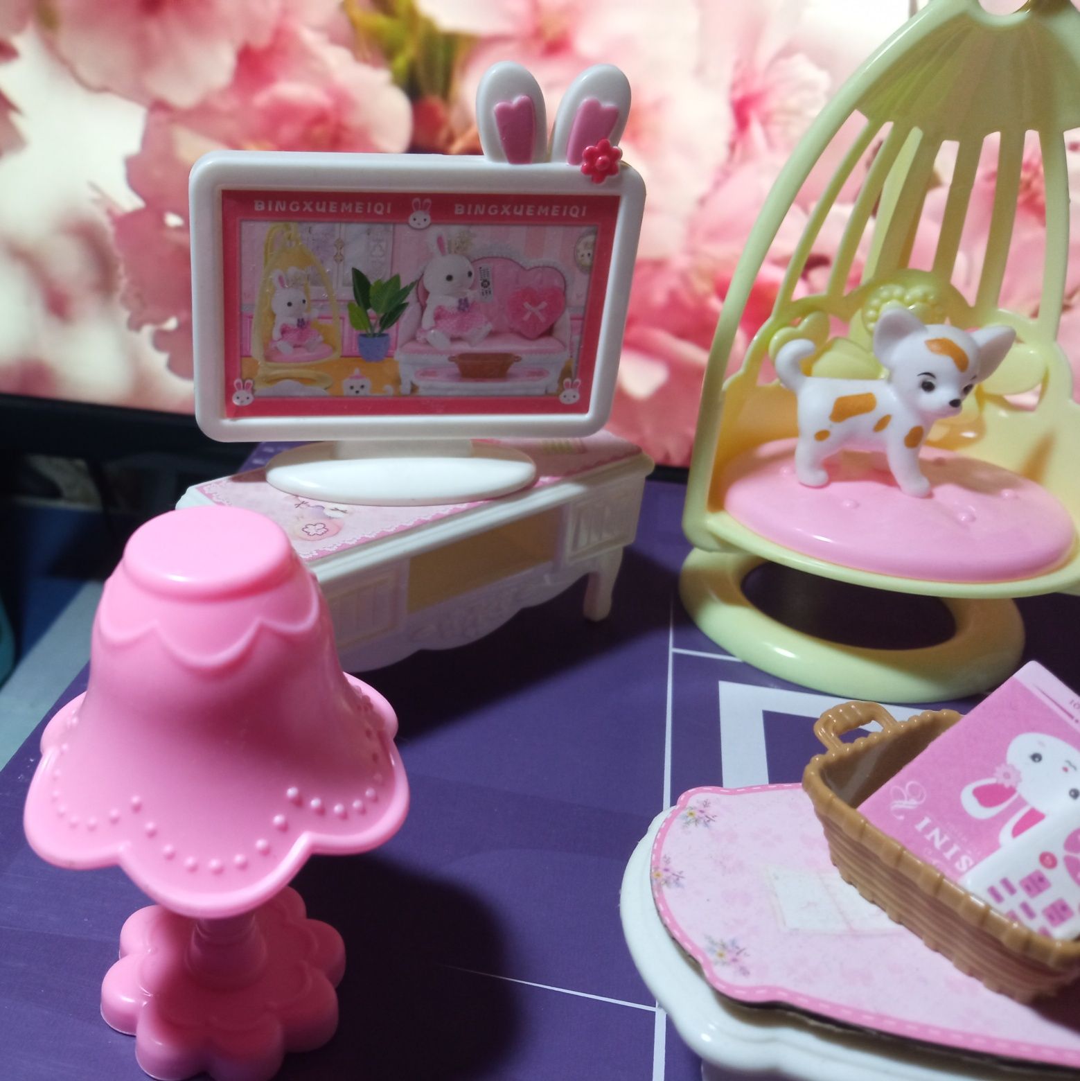 Игрушки фигурка бархатная зайка с мебелью и питомцем